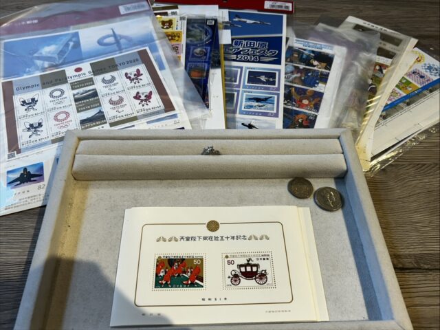 延岡市のお客様より、プラチナリングや記念切手シート・古銭をまとめてお買取りいたしました！